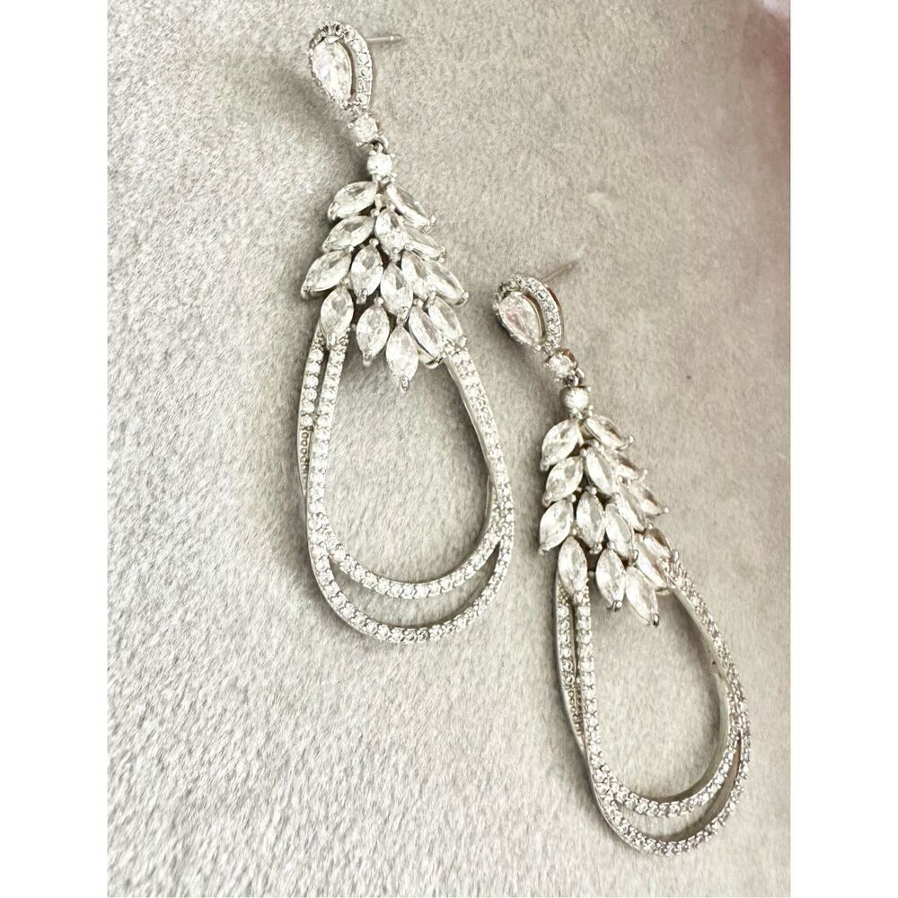❤️Nadri dangle sparkly earrings ￼